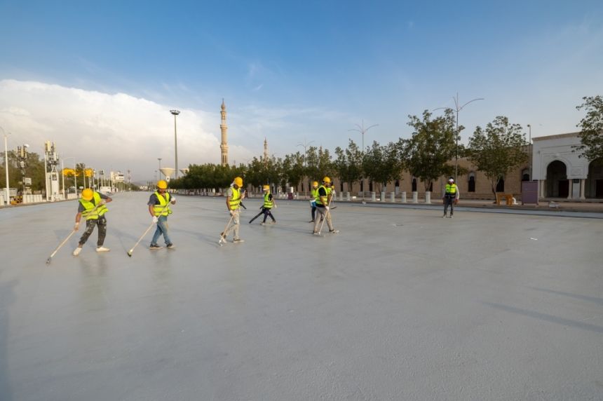 التوسع في تنفيذ مبادرة تبريد الطرق بعدد من المواقع بالمشاعر المقدسة