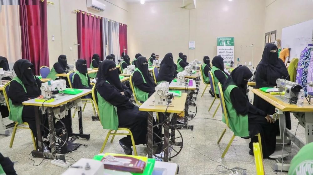 "الملك سلمان للإغاثة" يدشّن برنامج تمكين الأيتام ومعيلات الأسر في حضرموت وتعز