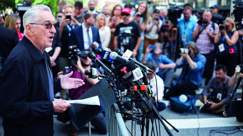 الامارات | روبرت دي نيرو: ترامب «مهرج»