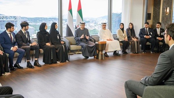خلال لقائه طلبة الدولة الدارسين في كوريا.. رئيس الدولة: الشعب الكوري سيرى الإمارات من خلالكم