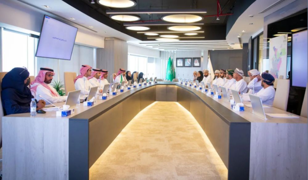 هيئة الإحصاء تبحث  تبادل الخبرات ونقل المعرفة مع وفد عماني