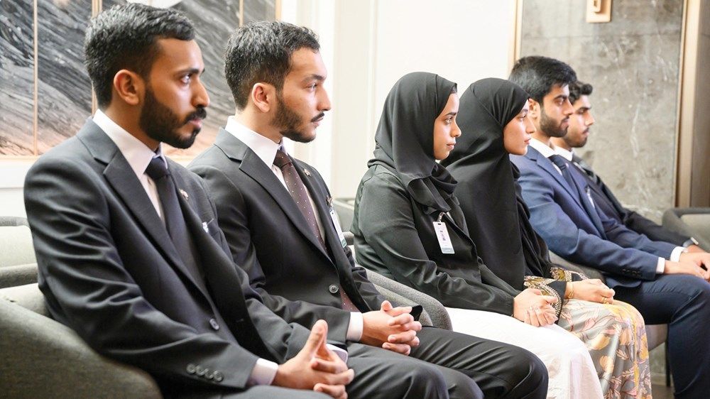 خلال لقائه طلبة الدولة الدارسين في كوريا.. رئيس الدولة: الشعب الكوري سيرى الإمارات من خلالكم
