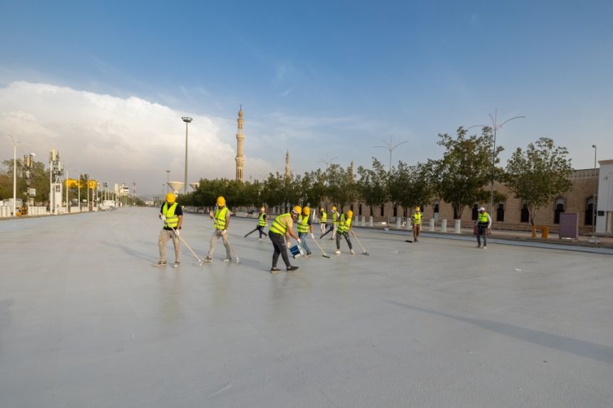 التوسع في تنفيذ مبادرة تبريد الطرق بعدد من المواقع بالمشاعر المقدسة