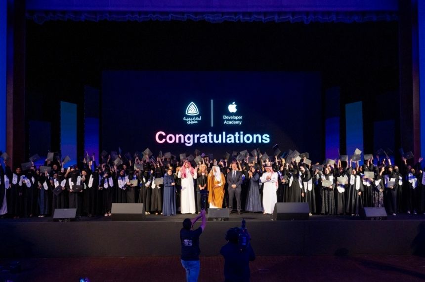 بالشراكة مع أكاديمية طويق.. أكاديمية مطوري Apple تحتفي بتخريج 192 طالبة