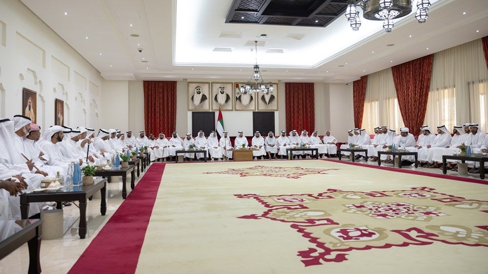 حمدان بن زايد يستقبل عدداً من المواطنين في مجلس مدينة زايد