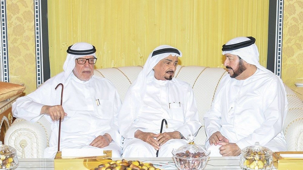 حاكم عجمان يقدم واجب العزاء في وفاة سعيد بن أحمد بن خلف العتيبة