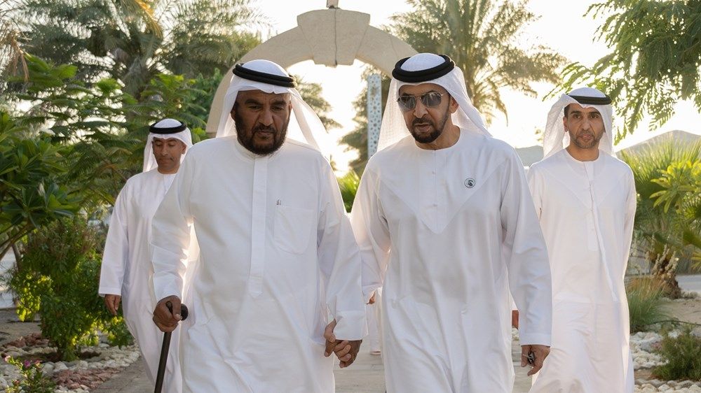 حمدان بن زايد يستقبل عدداً من المواطنين في مجلس مدينة زايد