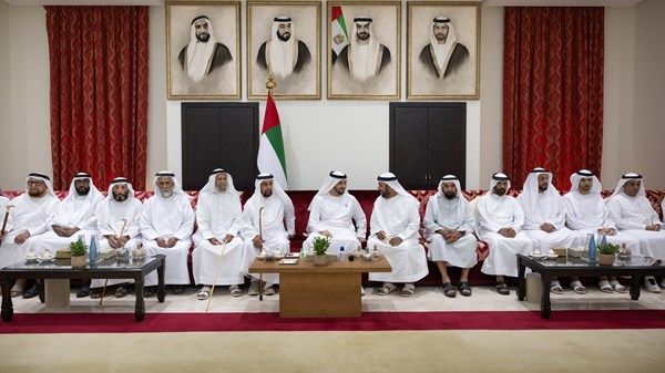 حمدان بن زايد يستقبل عدداً من المواطنين في مجلس مدينة زايد