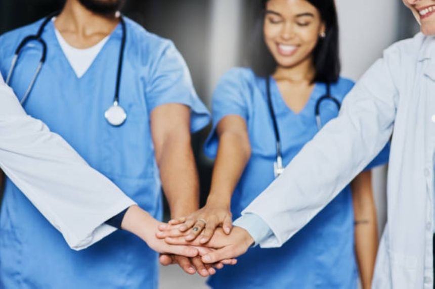 تراعي المؤهلات وتخضع لنظام العمل والتأمينات الاجتماعية.. أبرز قوانين تعاقدات "الصحة القابضة"