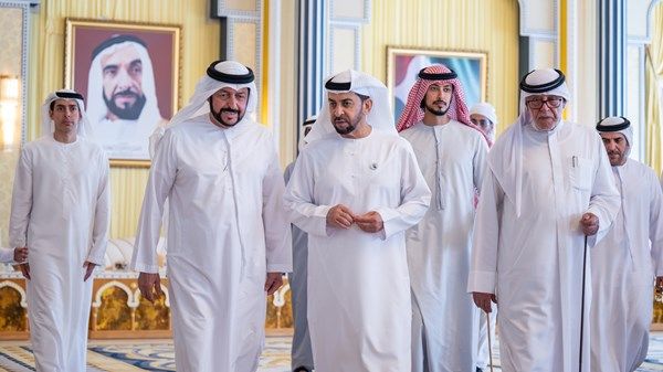حمدان بن زايد يقدم واجب العزاء في وفاة سعيد بن أحمد بن خلف العتيبة