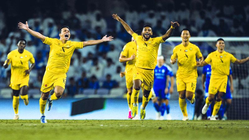 الامارات | الوصل يخرج من عباءة ليما.. 11 لاعباً وقعوا على درع الدوري