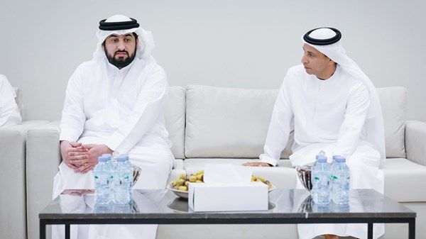 أحمد بن محمد يقدم واجب العزاء في والد عبدالله بن كرم