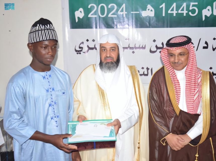 "الشؤون الإسلامية" تحتفل بتخريج طلاب المعهد الإسلامي في السنغال