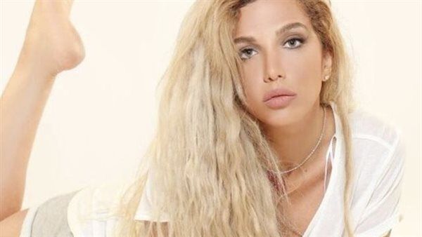 دانا حلبي عن زواجها من محمد رجب : أنا مزة حلوة وماشية مع نجم