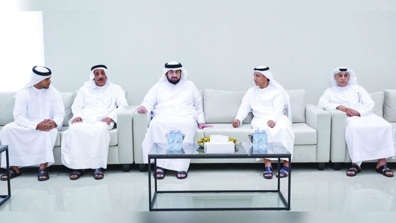 الامارات | أحمد بن محمد يقدم واجب العزاء في والد عبدالله بن كرم