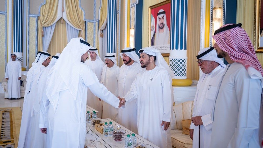 حمدان بن زايد يقدم واجب العزاء في وفاة سعيد بن أحمد بن خلف العتيبة