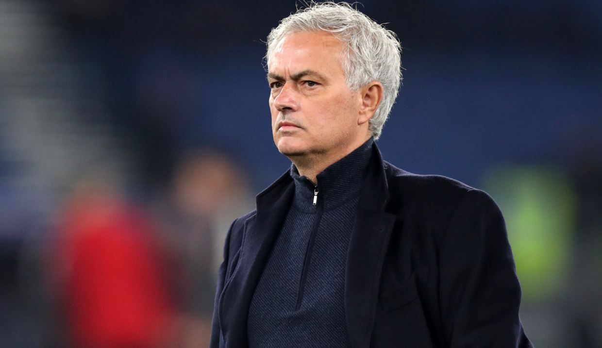 الامارات | فريق تركي يفاوض المدرب البرتغالي مورينيو