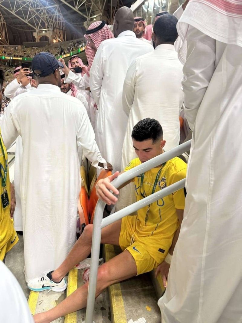 شاهد: لقطات جديدة ل "تأثر وبكاء" كريستيانو بعد خسارة بطولة كأس الملك أمام الهلال