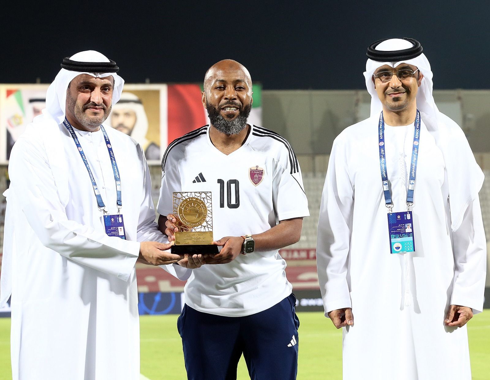 الامارات | إسماعيل مطر .. "اسطورة بلد" ودع الملاعب من دكة الاحتياط