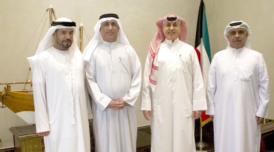 الخليج اليوم .. سفير الكويت يلتقي فريق وطاقم منطاد الإمارات