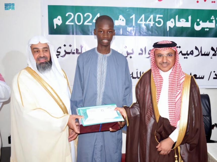 "الشؤون الإسلامية" تحتفل بتخريج طلاب المعهد الإسلامي في السنغال
