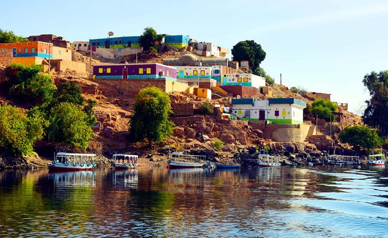 قنصل السودان بأسوان يقرع جرس بدء امتحانات الشهادة الابتدائية