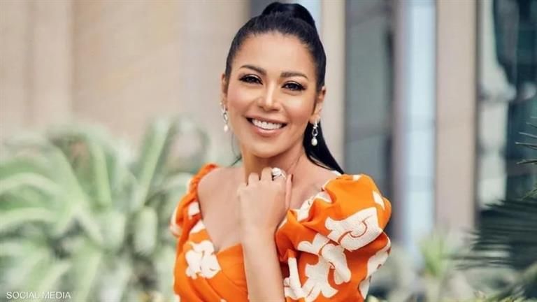 لقاء الخميسي تلفت الأنظار بفستان رائع في أحدث ظهور لها والجمهور يعلق