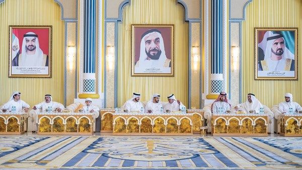 حمدان بن زايد يقدم واجب العزاء في وفاة سعيد بن أحمد بن خلف العتيبة