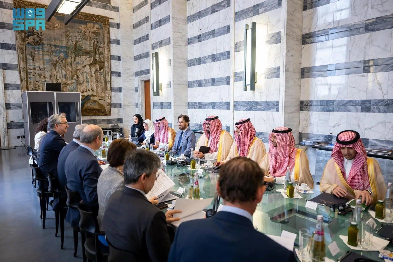 وزير الاقتصاد والتخطيط يلتقي نائب رئيس الوزراء ووزير الشؤون الخارجية والتعاون الدولي الإيطالي