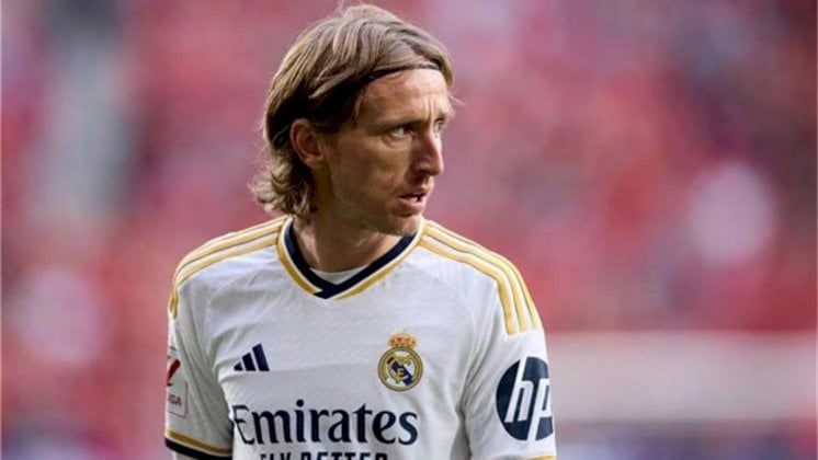 مودريتش "يقرر مصيره" ويرفض عرضين كبيرين