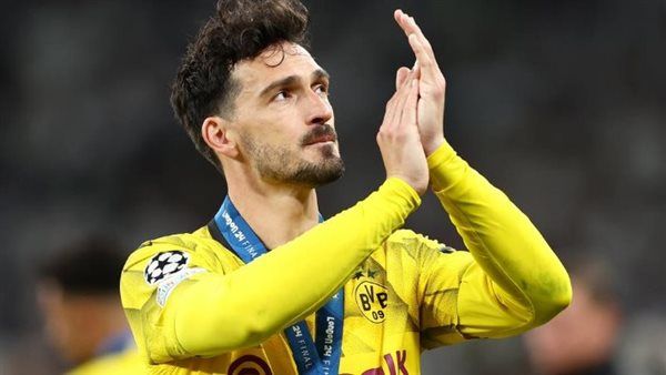 هوميلس يحسم موقفه من الإنتقال لدوري روشن السعودي