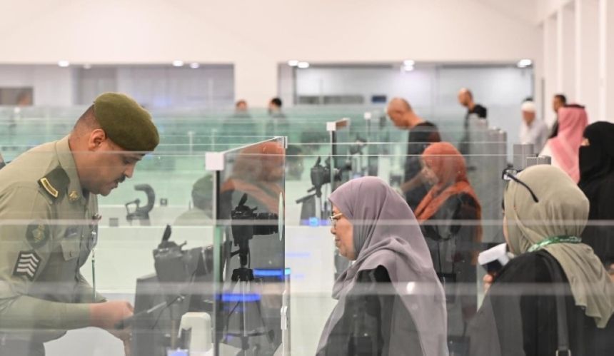 خدمات متكاملة.. مدينة الحجاج بمنفذ حالة عمار تواصل استقبال الحجاج