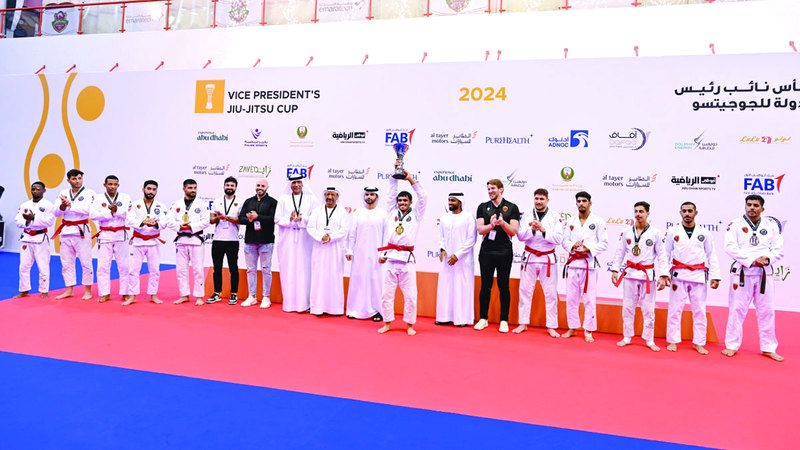 الامارات | منصور بن محمد يتوّج أبطال كأس نائب رئيس الدولة للجوجيتسو