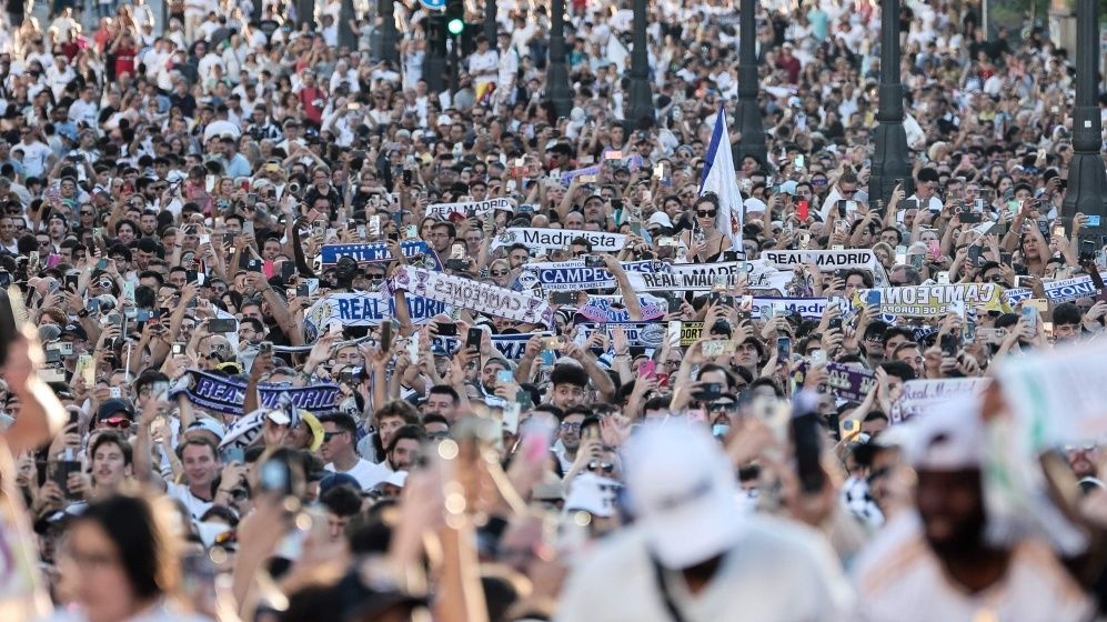 شوارع مدريد ترقص وتغني على نغمات المجد الدائم