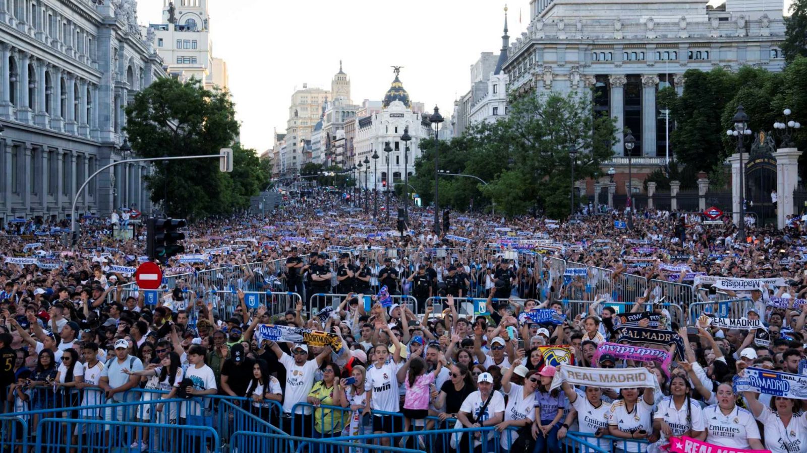 شوارع مدريد ترقص وتغني على نغمات المجد الدائم