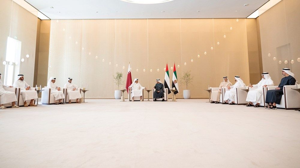 محمد بن زايد وتميم بن حمد: الإمارات وقطر تدعمان المبادرات الهادفة لوقف التصعيد وحماية المدنيين
