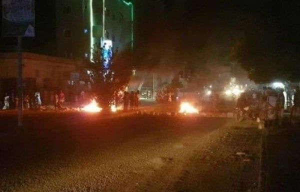 عدن..عودة الاحتجاجات الشعبية المنددة بانهيار خدمة الكهرباء