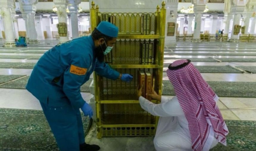 "شؤون الحرمين" توفر أعداداً كبيرة من المصاحف في المسجد الحرام استعداداً للحج
