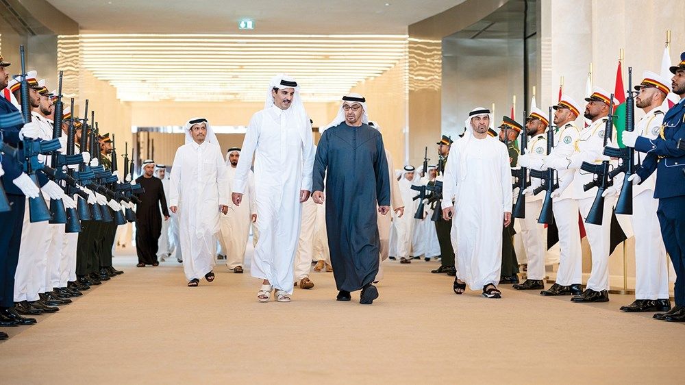 محمد بن زايد وتميم بن حمد: الإمارات وقطر تدعمان المبادرات الهادفة لوقف التصعيد وحماية المدنيين