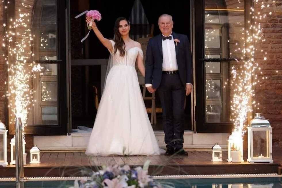 التركي بوراك سيرجين يتزوج شابة تصغره بـ30 عاماً