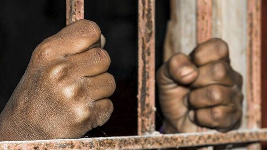 الخليج اليوم .. شرطة إسلام آباد تطيح بمجرم سرق هواتف مواطنين سعوديين تحت تهديد السلاح