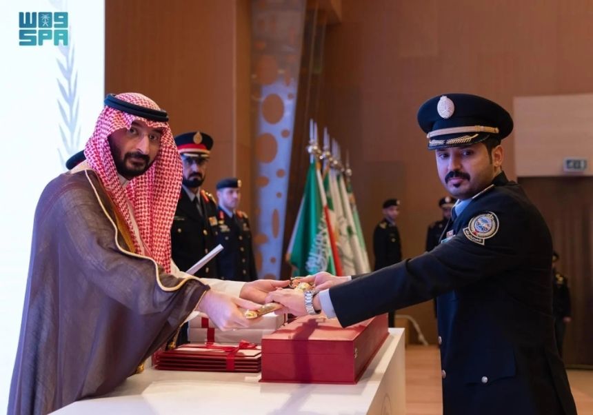 وزير الحرس الوطني يرعى حفل تخريج الدورة الخامسة من برنامج القيادة والأركان