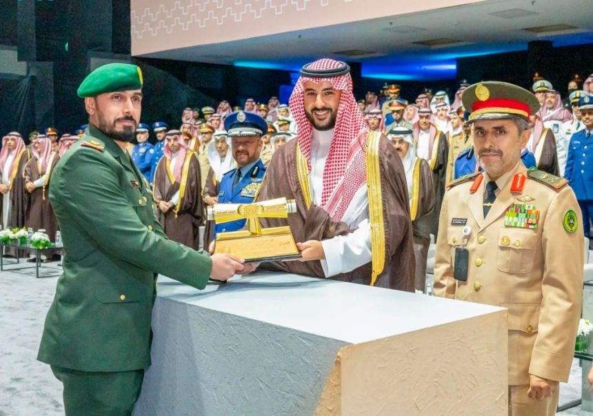 وزير الدفاع يرعى حفل تدشين جامعة الدفاع الوطني