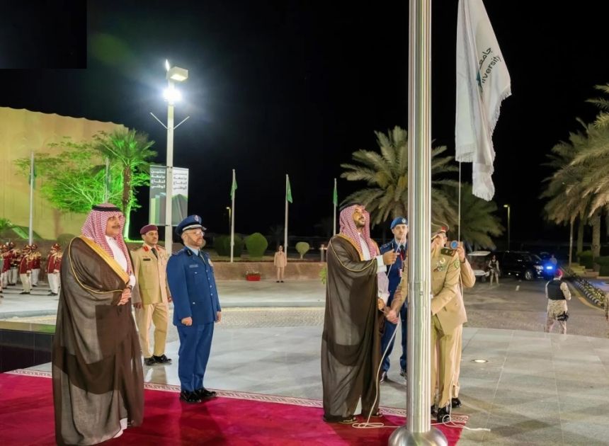 وزير الدفاع يرعى حفل تدشين جامعة الدفاع الوطني