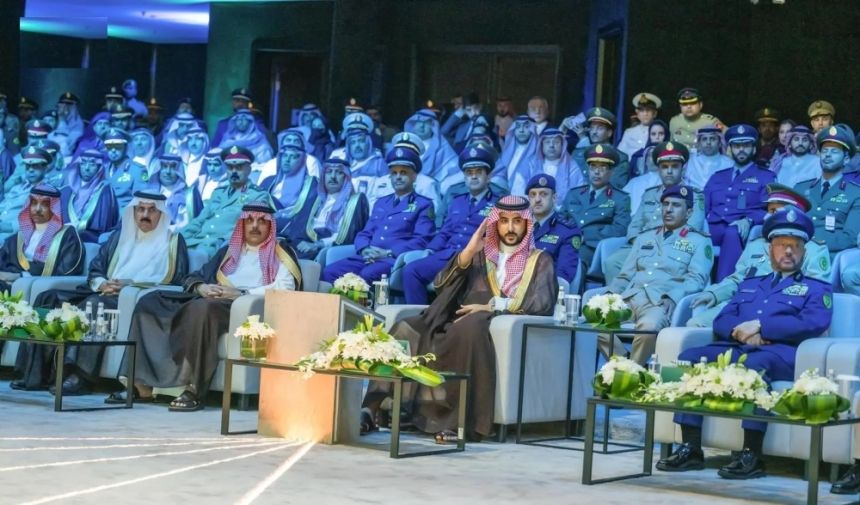 وزير الدفاع يرعى حفل تدشين جامعة الدفاع الوطني