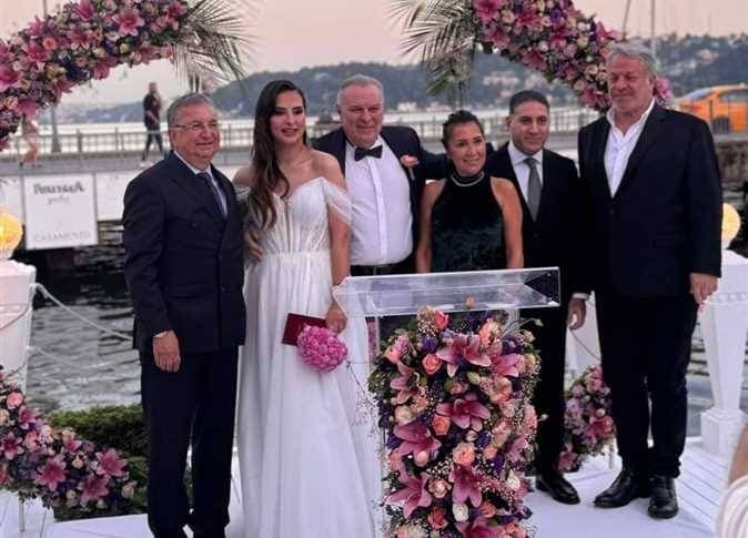 التركي بوراك سيرجين يتزوج شابة تصغره بـ30 عاماً