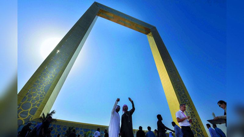الامارات | مع برواز دبي.. «سيلفي» بلون الذهب