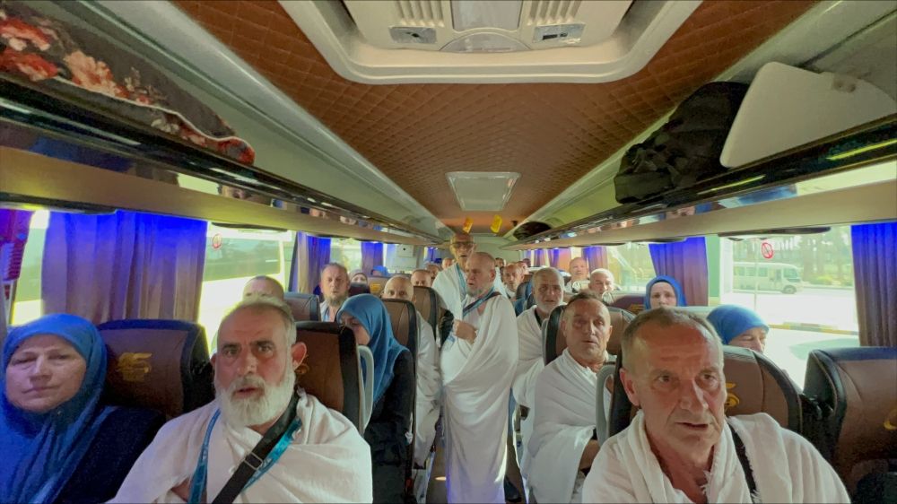 صور| حجاج مقدونيا يعبرون لـ"اليوم" عن إحساس الخشوع وفرحة الوصول إلى المملكة