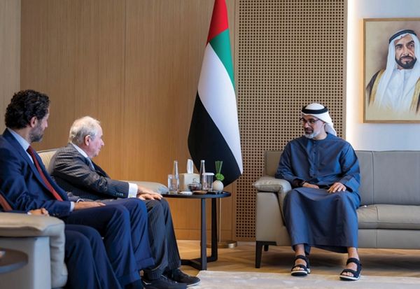 خالد بن محمد بن زايد يلتقي الرئيس التنفيذي لمجموعة «بلاكستون» للاستشارات المالية