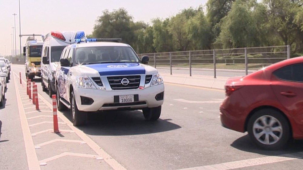 شرطة أبوظبي تعزز الوعي المروري للسائقين بمبادرة «إضاءات مرورية»